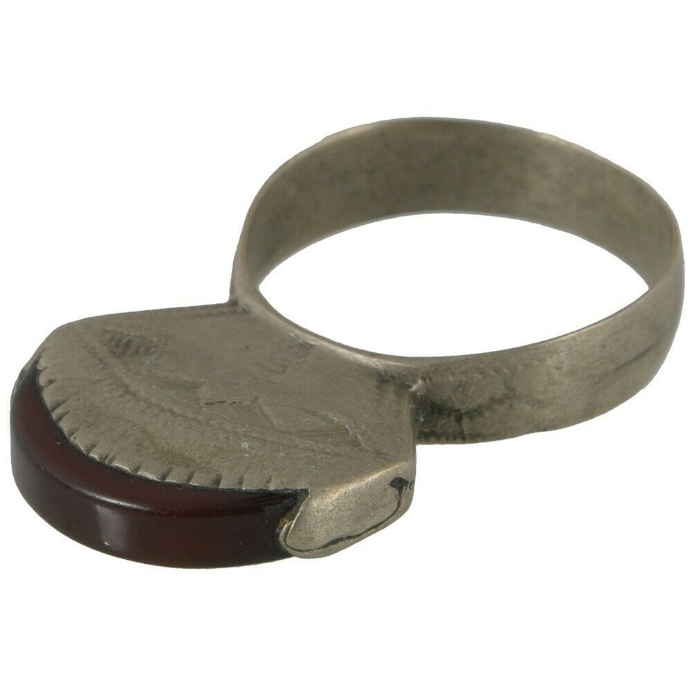 Tuareg Silver Ring with Agate – Vintage Sahara Jewelry