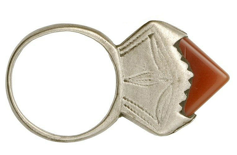 Mid-1900s Tuareg Silver In-Gall Ring with Agate – Sahara Nomadic Heritage